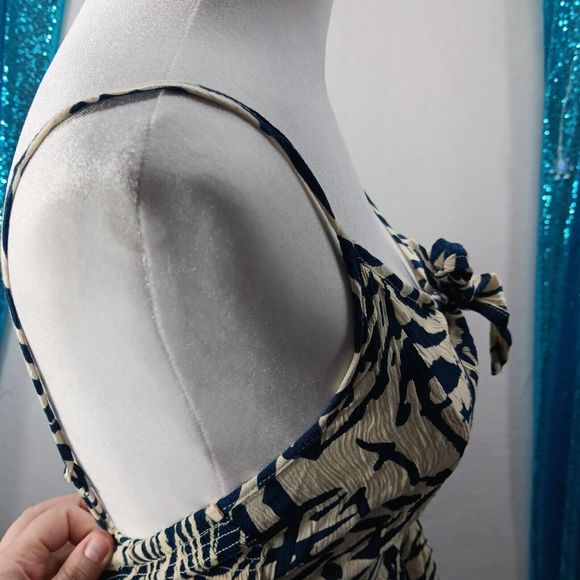 NWOT Patrons Of Peace Size M Summer Cut-Out Tank Top Keyhole Neckline Smocked - Picture 7 of 8